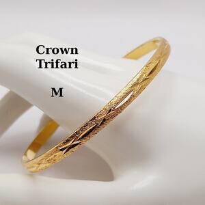 Vintage Crown Trifari Thin Etched Gold Plated Bangle - Size M